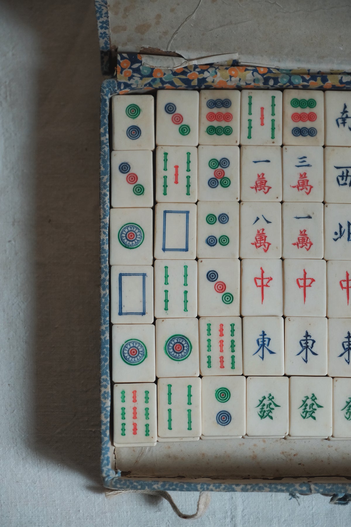 Vintage 1970s Hand-Carved Cat Flower Tile Bone & Bamboo Mahjong