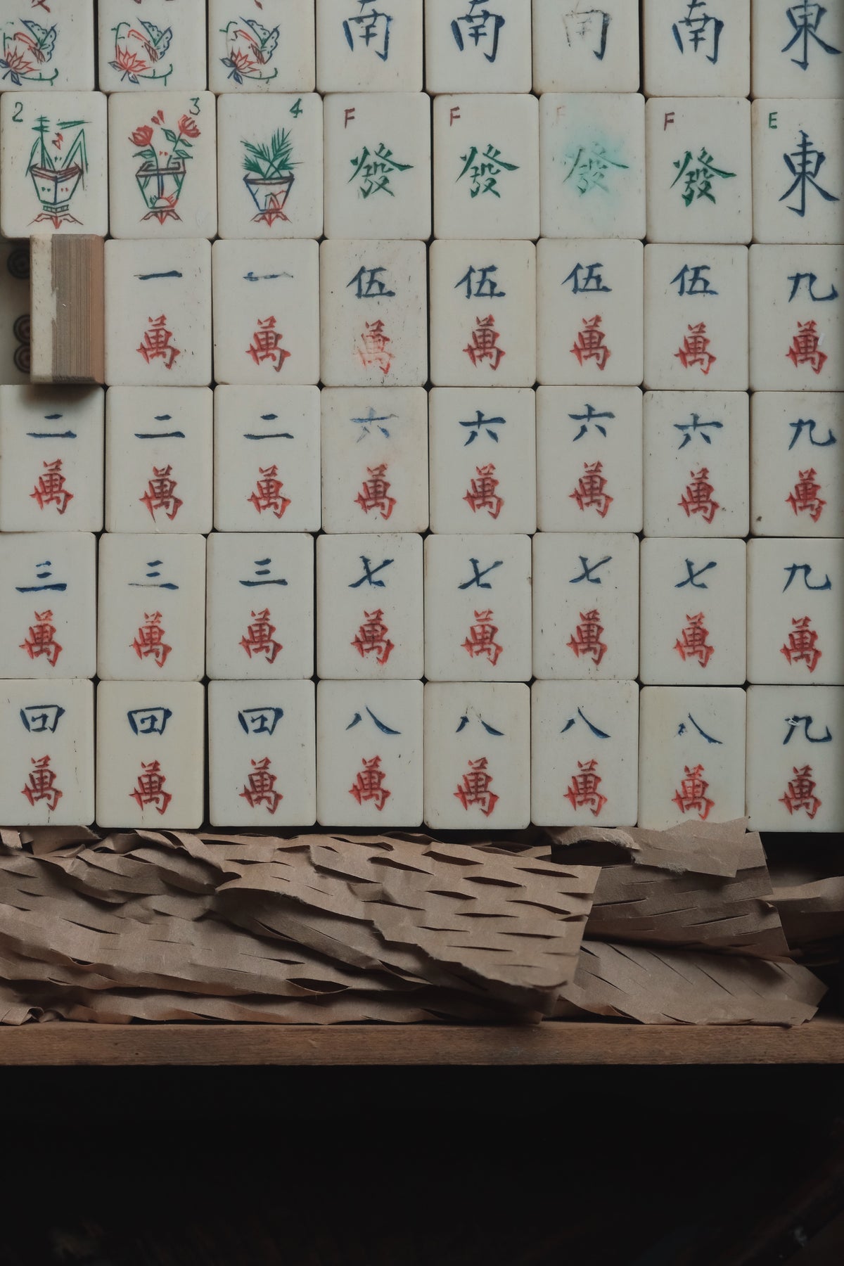 1960s Hand-Carved Eight-Flower Bamboo-Backed Mahjong Set with North American Wooden Box