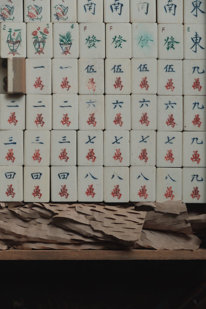 1960s Hand-Carved Eight-Flower Bamboo-Backed Mahjong Set with North American Wooden Box