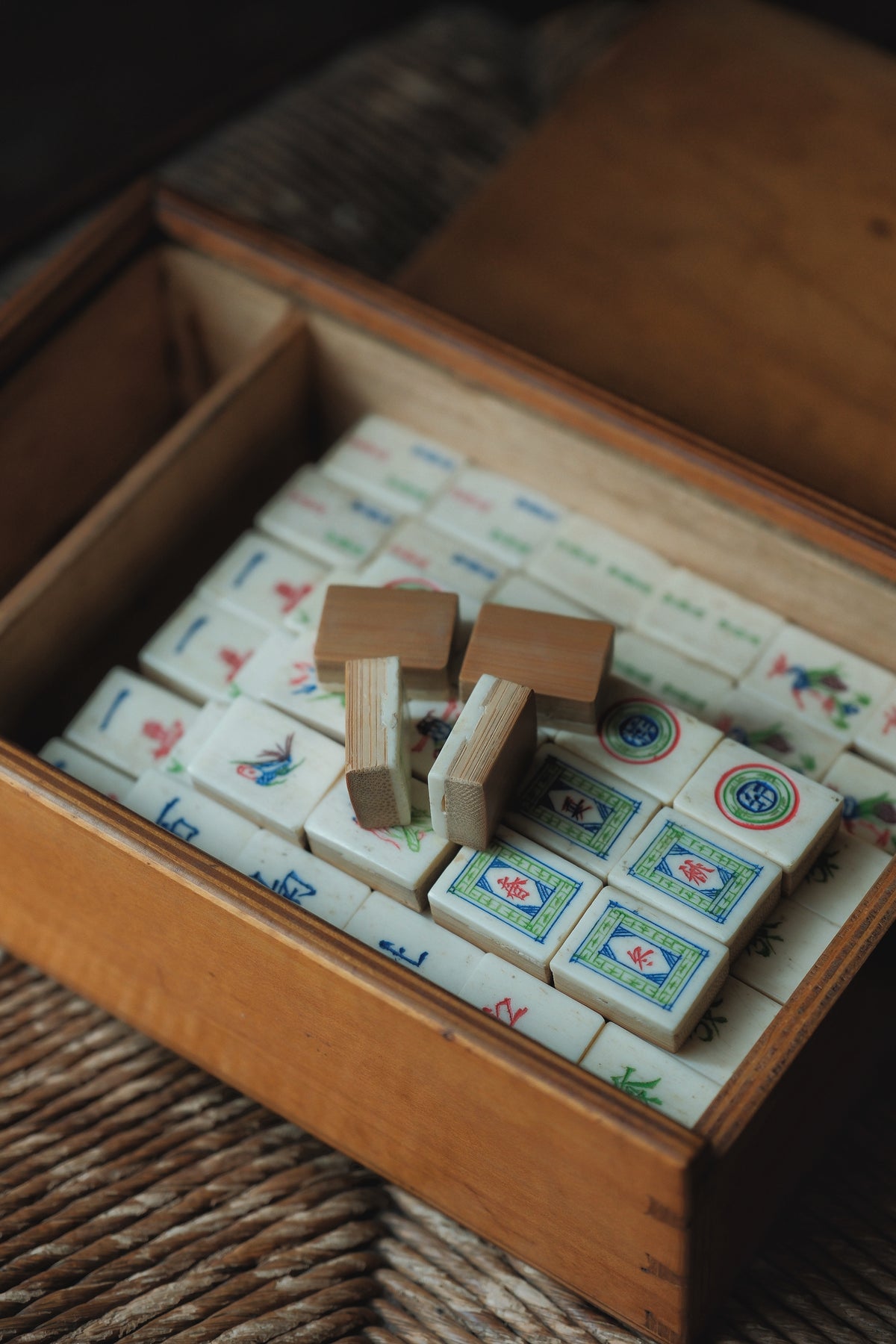 Vintage 1970s Bamboo-Backed Hand-Carved Four Seasons Flower Mahjong Set