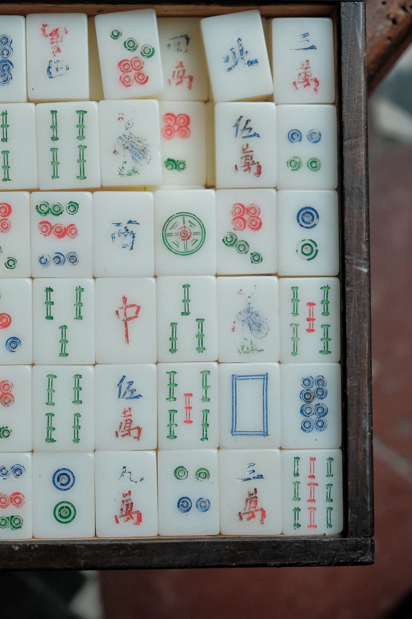 Vintage Hand-Carved Plastic Mahjong Set – Rare Yellow-Backed Tiles(1970s)