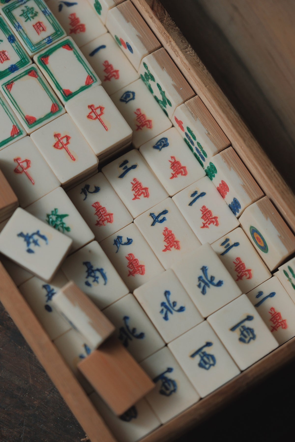 Vintage 1970s Bamboo-Backed Hand-Carved Sichuan style figure tile mahjong set.