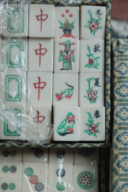 1970s Vintage Hand-Carved Bone-and-Bamboo Mahjong Set – Unused with Original Box