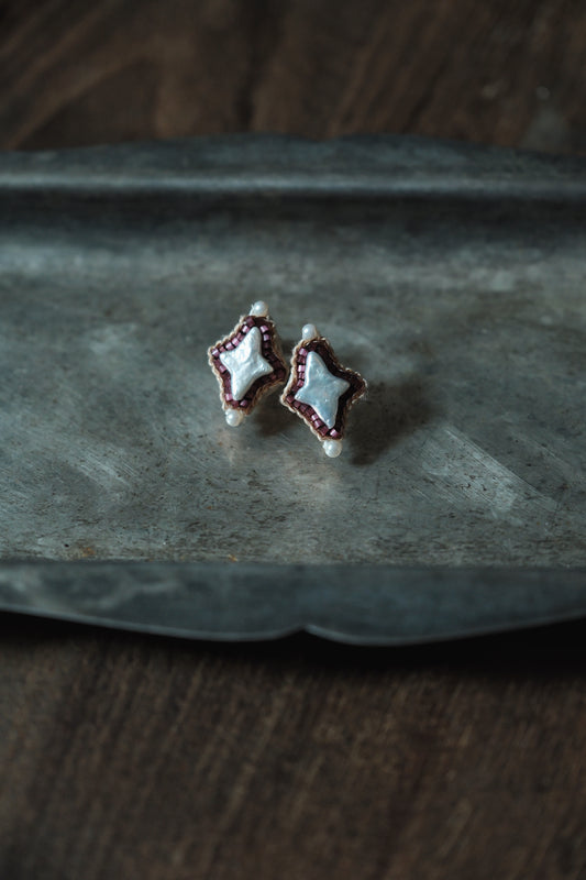 淡水珍珠 | 法國輪狀亮片| 日本玻璃珠 耳環