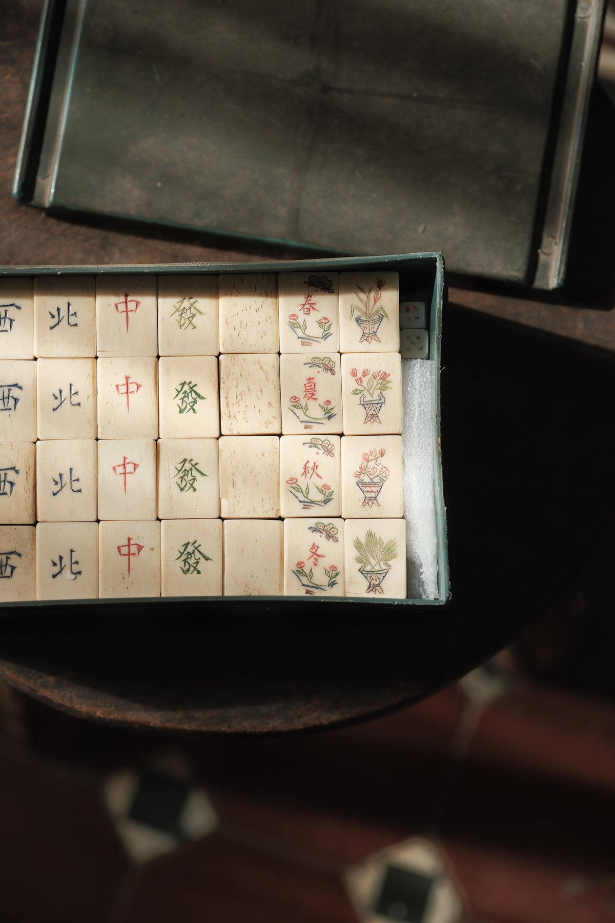 Vintage 1960s Bamboo-Backed Hand-Carved Four Seasons Flower Mahjong Set