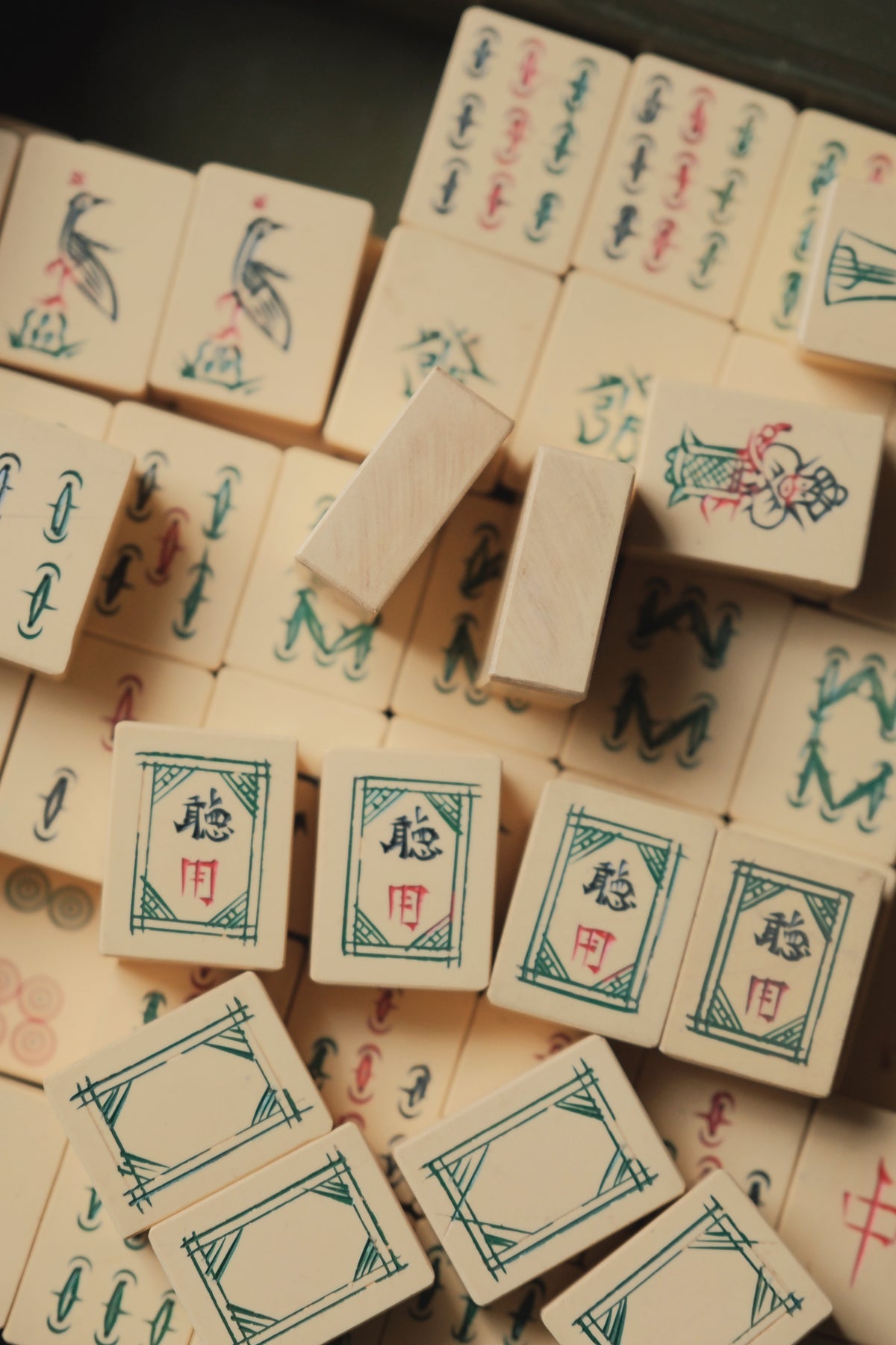 Vintage 1980s Hand-carved faux-bone Sichuan 'Fu' (Fortune) character mahjong set