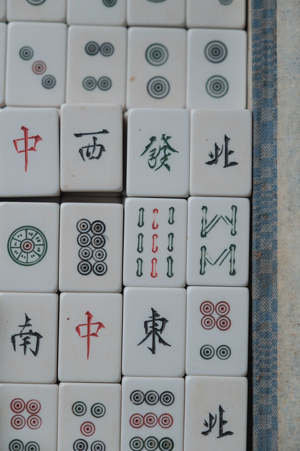 Vintage 1980s Hand-carved cat flower tiles plastic mahjong set
