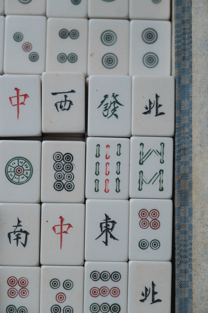 Vintage 1980s Hand-carved cat flower tiles plastic mahjong set