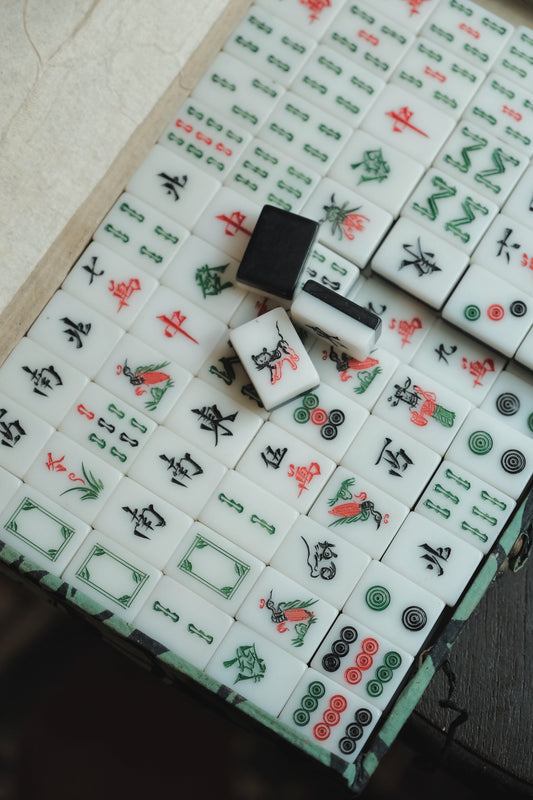 人手雕刻綠底板貓貓麻雀牌連原盒