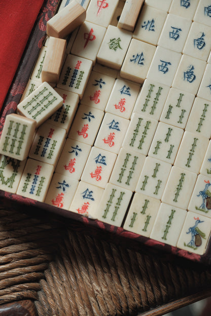 1960s Vintage Hand-Carved Bone-inlaid Bamboo-backed Mahjong Set (with 4 Flower Tiles and 4 Wild Tiles Style)