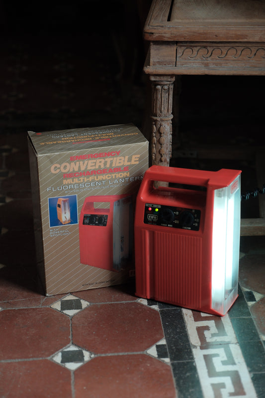 ($220)香港製 • 儲電燈箱應急電燈