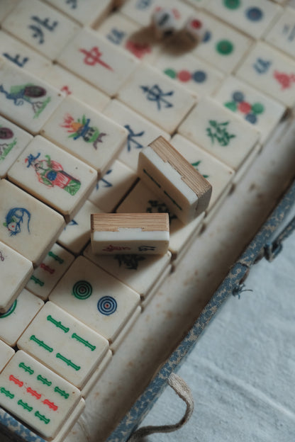 Vintage 1970s Hand-Carved Cat Flower Tile Bone & Bamboo Mahjong