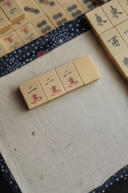 Vintage 1980s hand-carved Plastic Sichuan-style 136-tile mahjong set