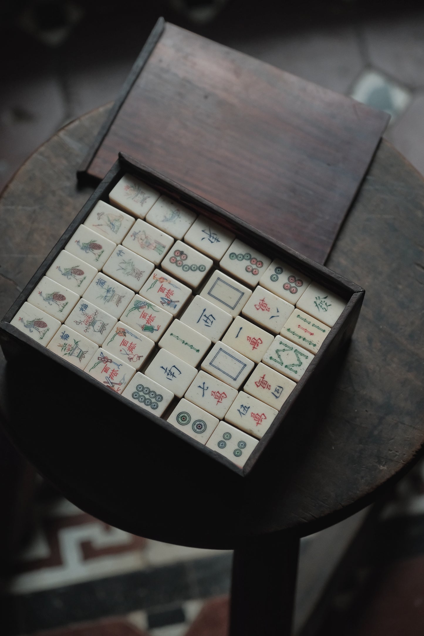 1970s Vintage Hand-Carved Bone-inlaid Bamboo-backed Mahjong Set with 4 Wild Tiles (148 Tiles in Total)
