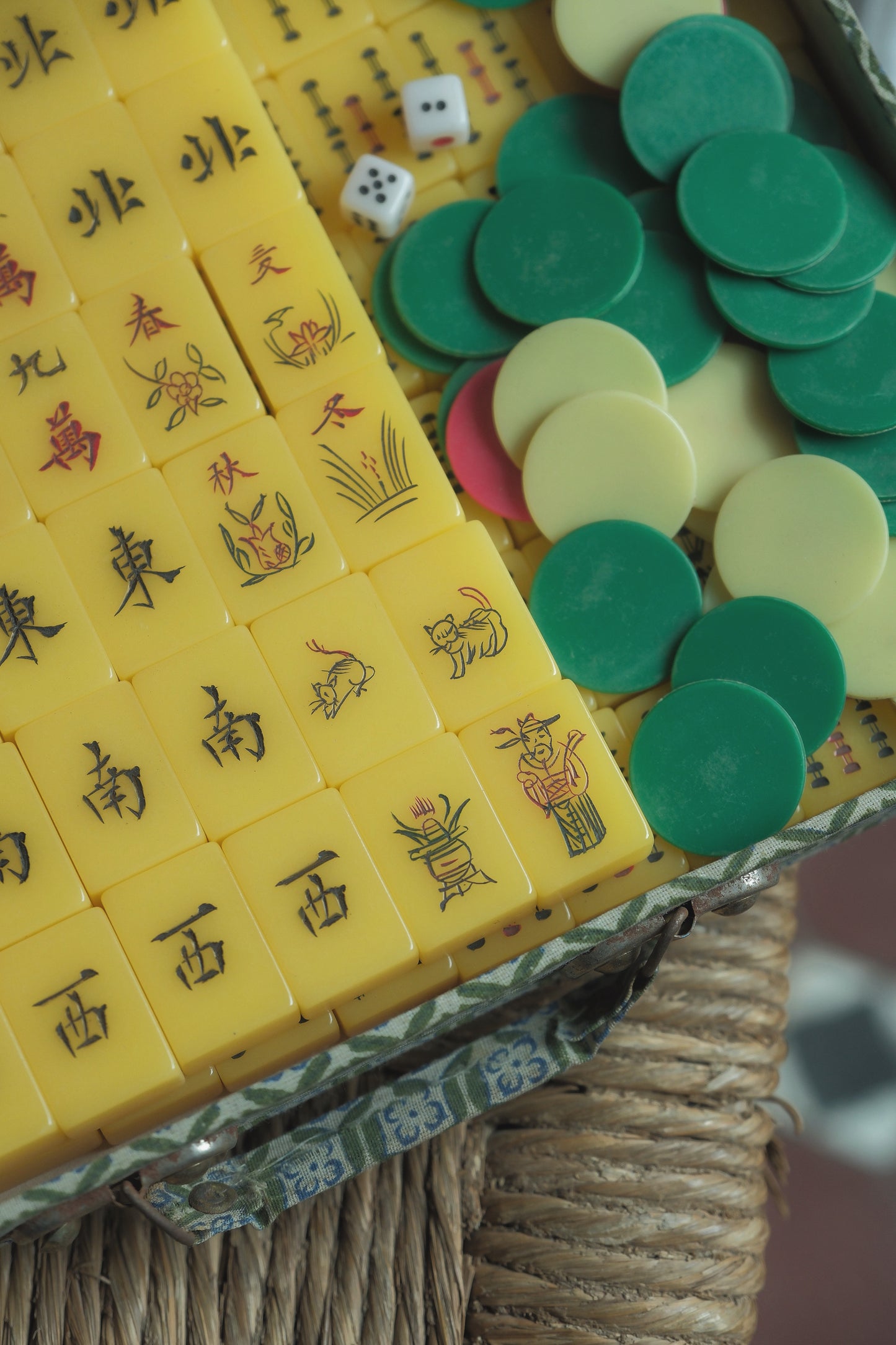 1980s Hand-Carved Mahjong Set in Goose-Fat Yellow Cat Flower Tiles