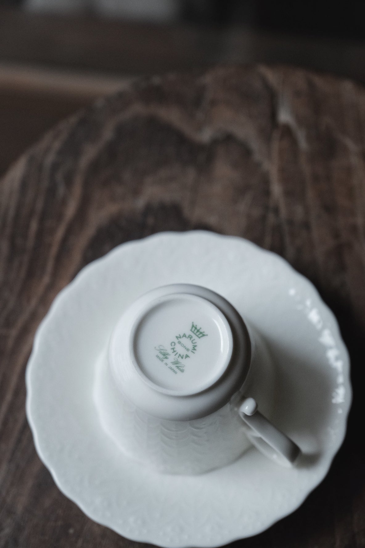 日本製嗚海NARUMI花浮雕骨瓷杯碟(150ml)
一杯一碟