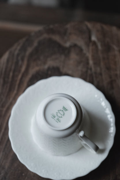 日本製嗚海NARUMI花浮雕骨瓷杯碟(150ml)
一杯一碟