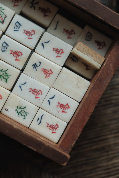 1960s Hand-Carved Bone-Inlaid Bamboo-Backed Sichuan-Style Mahjong Set with Wooden Box