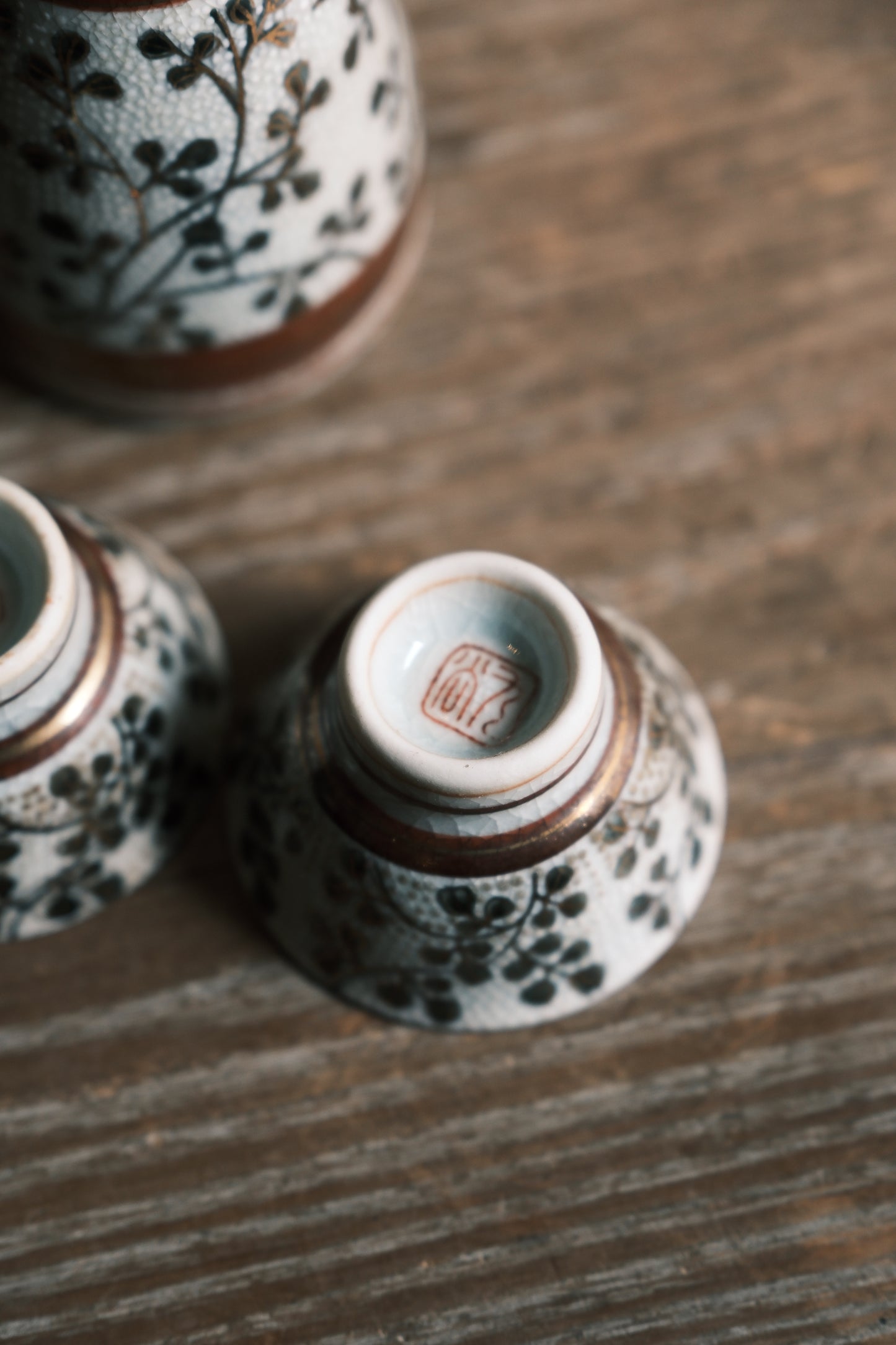 ($320)日本製·日本九谷燒點花赤繪梅花清酒杯連酒瓶