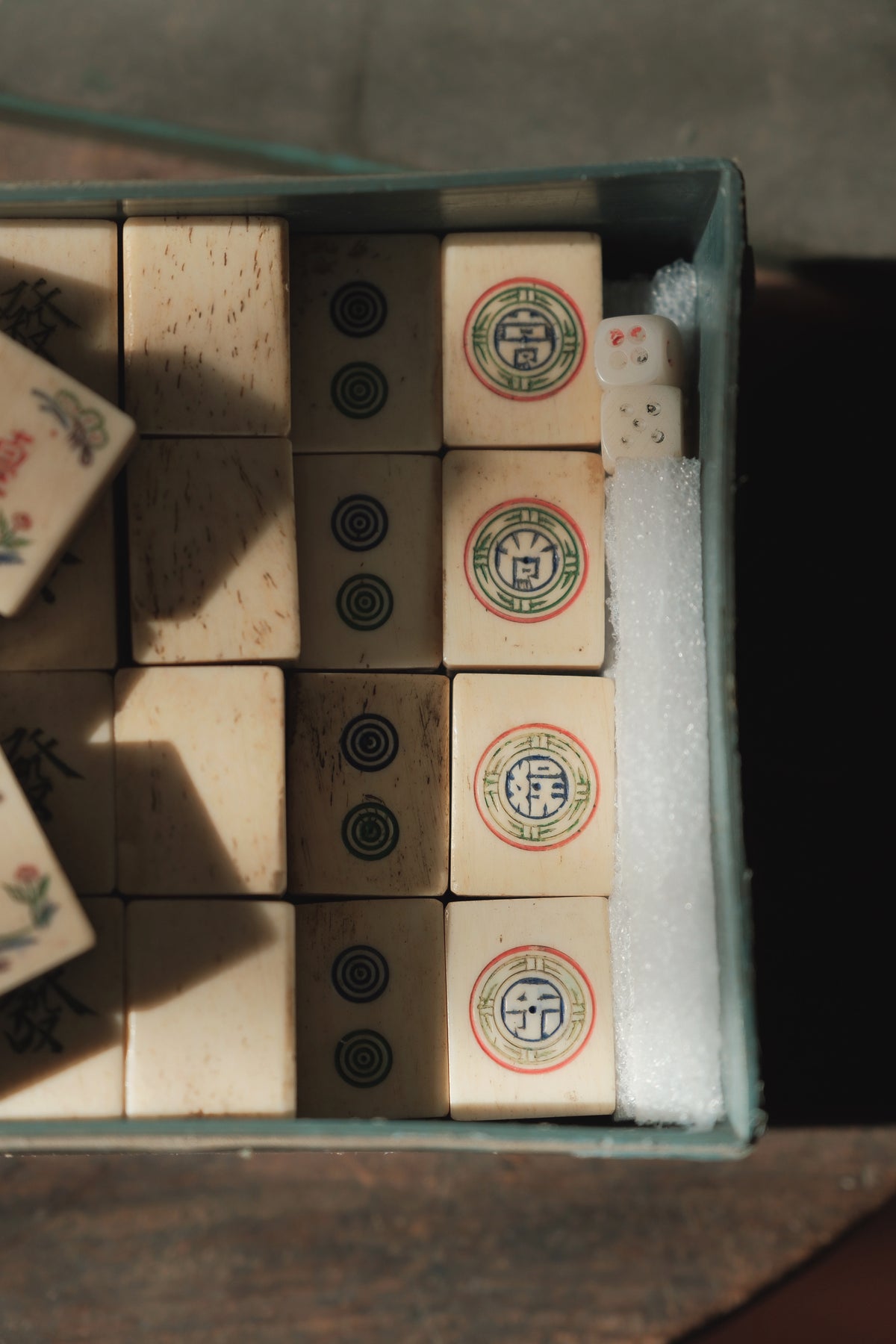 Vintage 1960s Bamboo-Backed Hand-Carved Four Seasons Flower Mahjong Set