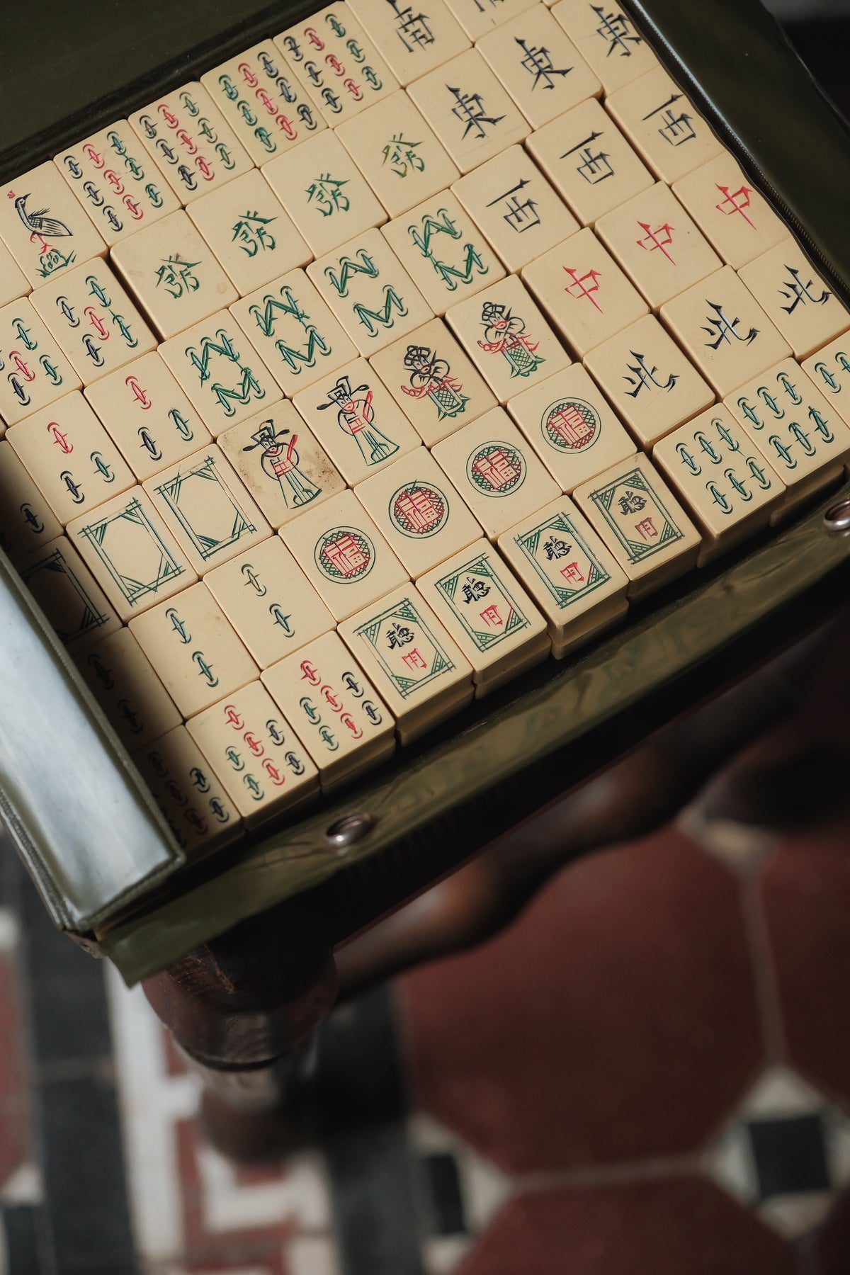 Vintage 1980s Hand-carved faux-bone Sichuan 'Fu' (Fortune) character mahjong set