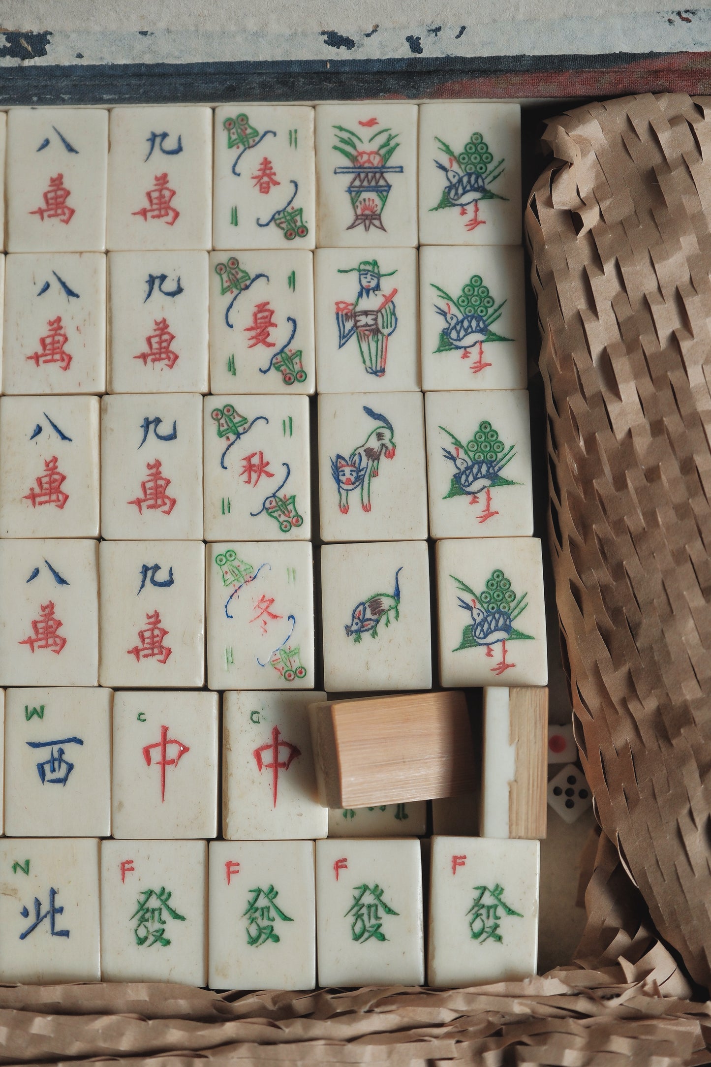 1960s Hand-Carved Bamboo-Backed Mahjong Set with Cat/Flower Tile Style