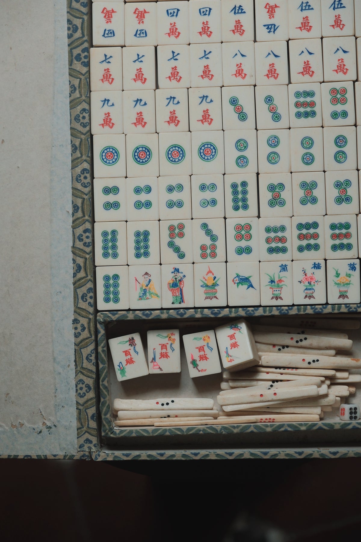 Vintage 1970s Hand-Carved Bamboo and Bone Bone-inlaid gaming chips Mahjong Set