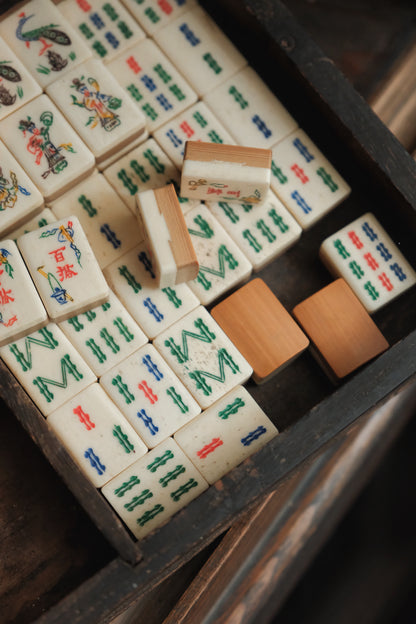 Vintage 1960s Hand-carved 'Four Great Beauties' bamboo and bone mahjong set