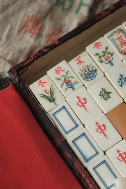 1960s Vintage Hand-Carved Bone-inlaid Bamboo-backed Mahjong Set (with 4 Flower Tiles and 4 Wild Tiles Style)