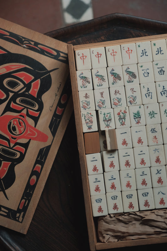 1960s Hand-Carved Eight-Flower Bamboo-Backed Mahjong Set with North American Wooden Box