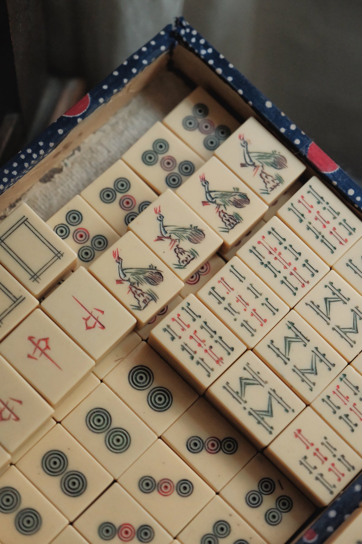 Vintage 1980s hand-carved Plastic Sichuan-style 136-tile mahjong set