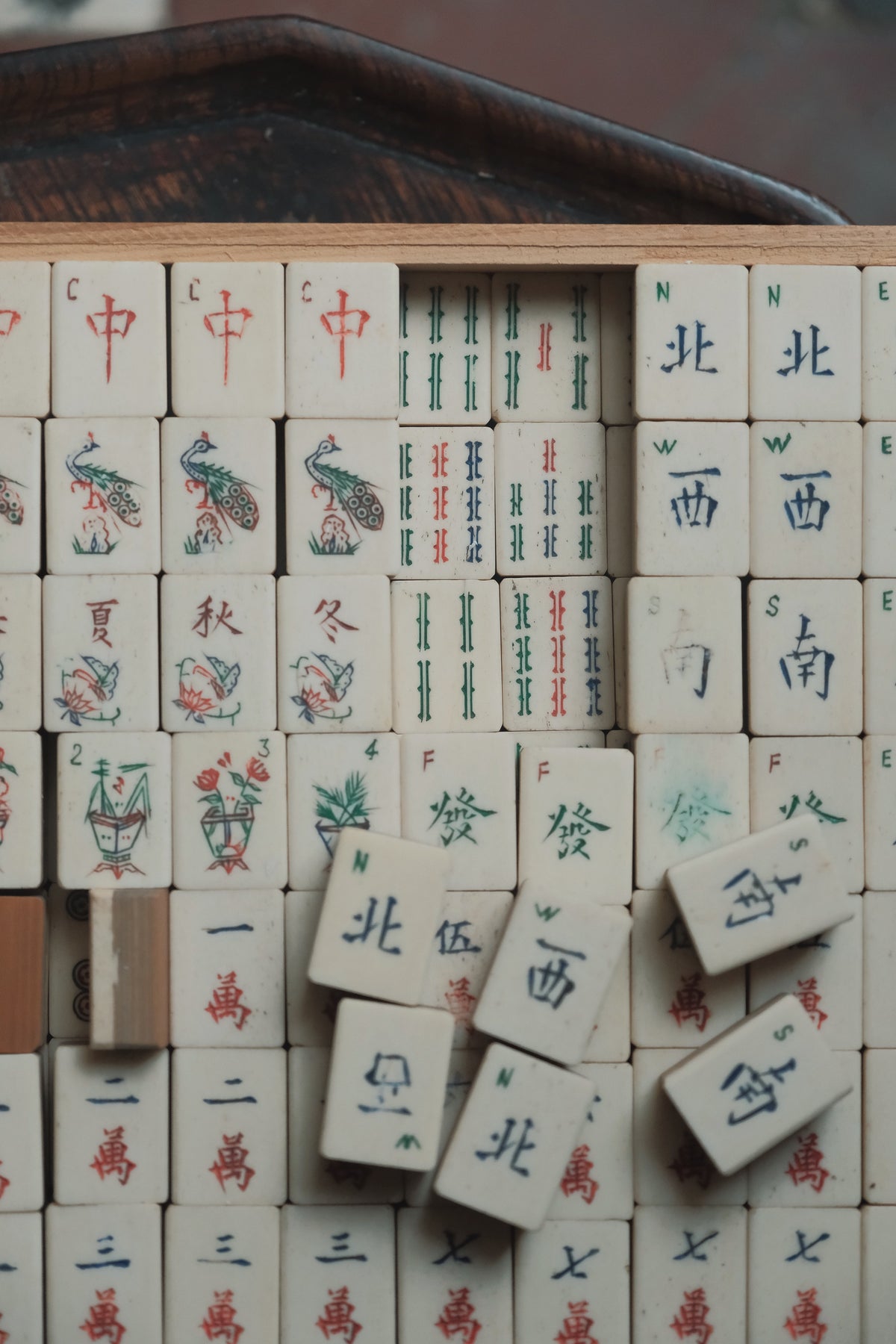 1960s Hand-Carved Eight-Flower Bamboo-Backed Mahjong Set with North American Wooden Box
