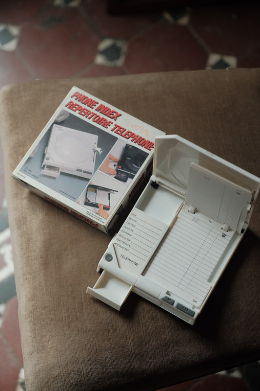 （$180）香港製·CD機型電話薄連原盒