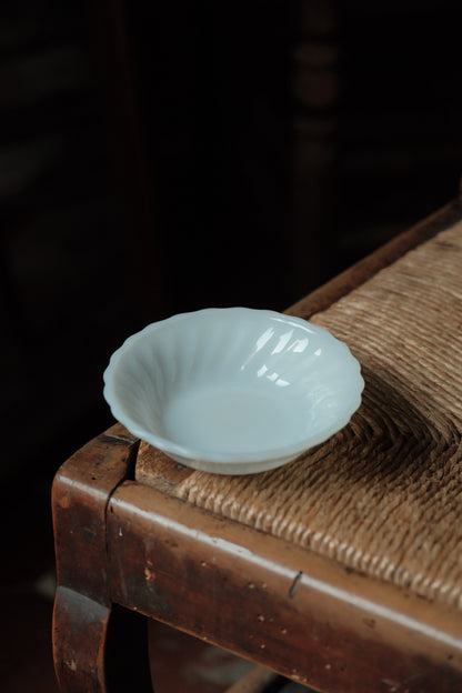 ($90)美國製Made in USA•Anchor Hocking 奶白玻璃深盤