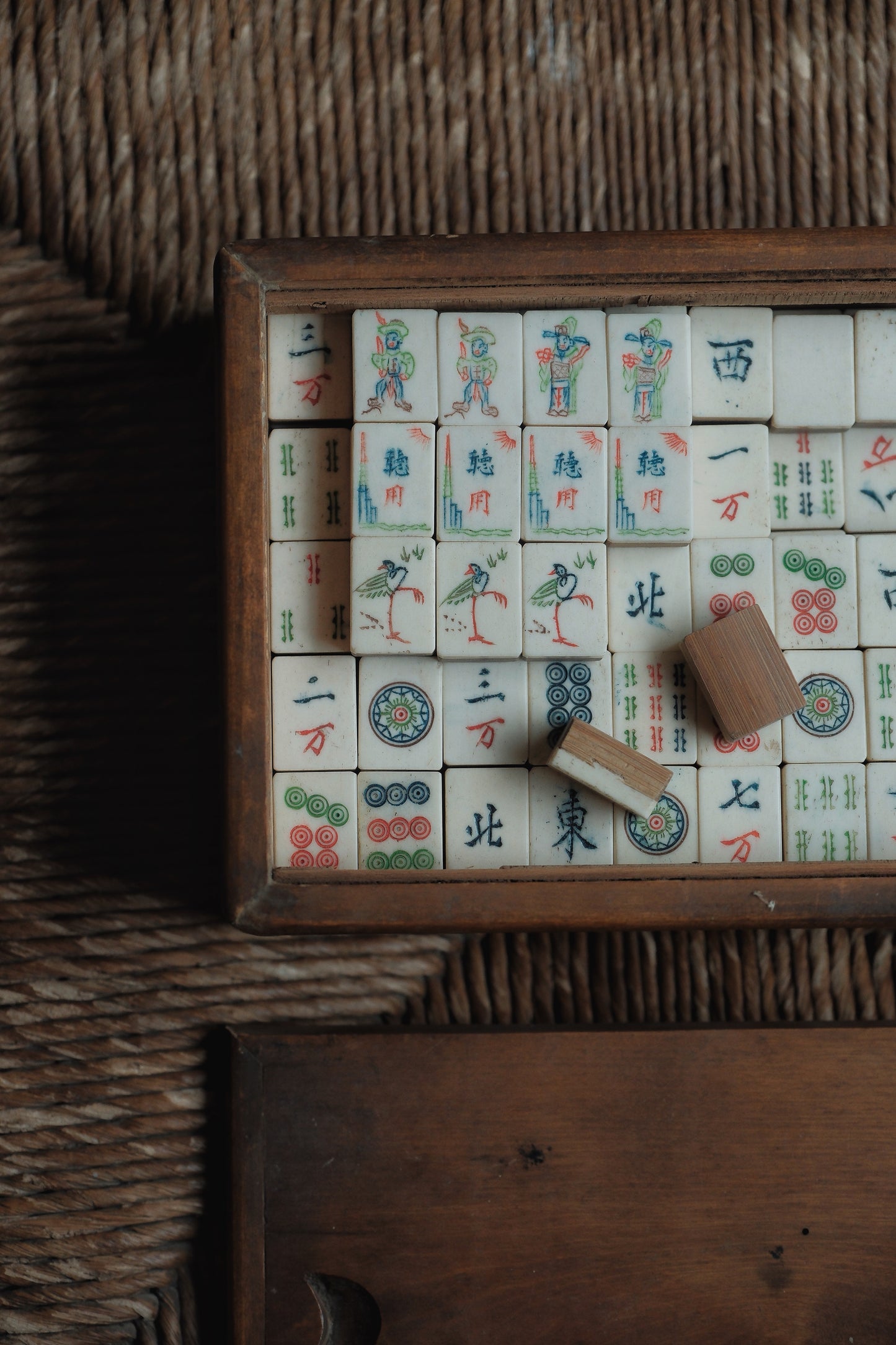 1960s Hand-Carved Bone-Inlaid Bamboo-Backed Sichuan-Style Mahjong Set with Wooden Box