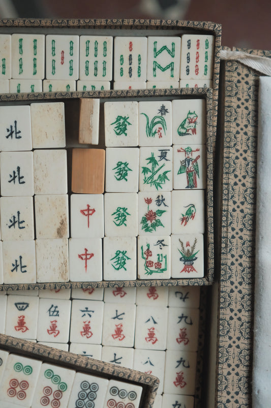 1970s Vintage Hand-Carved Bone-and-Bamboo Mahjong Set – Original Box