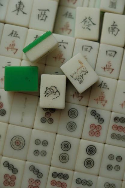 人手雕刻綠底板貓貓麻雀連木盒