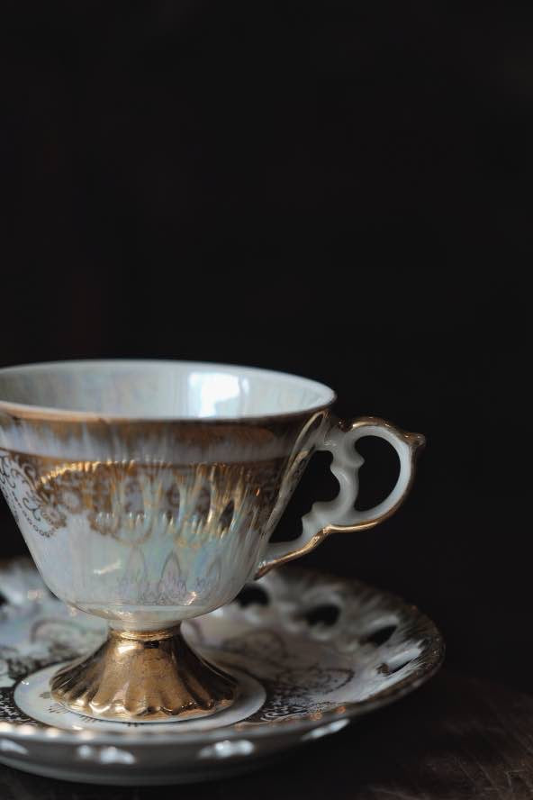 日本製·高足貝殼釉浮雕描金花茶紅茶杯(160ml)
