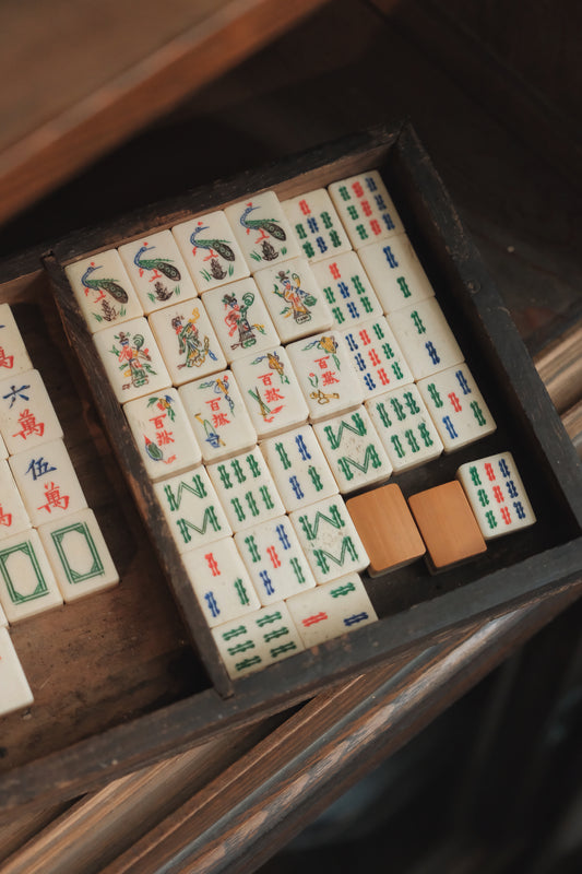 Vintage 1960s Hand-carved 'Four Great Beauties' bamboo and bone mahjong set