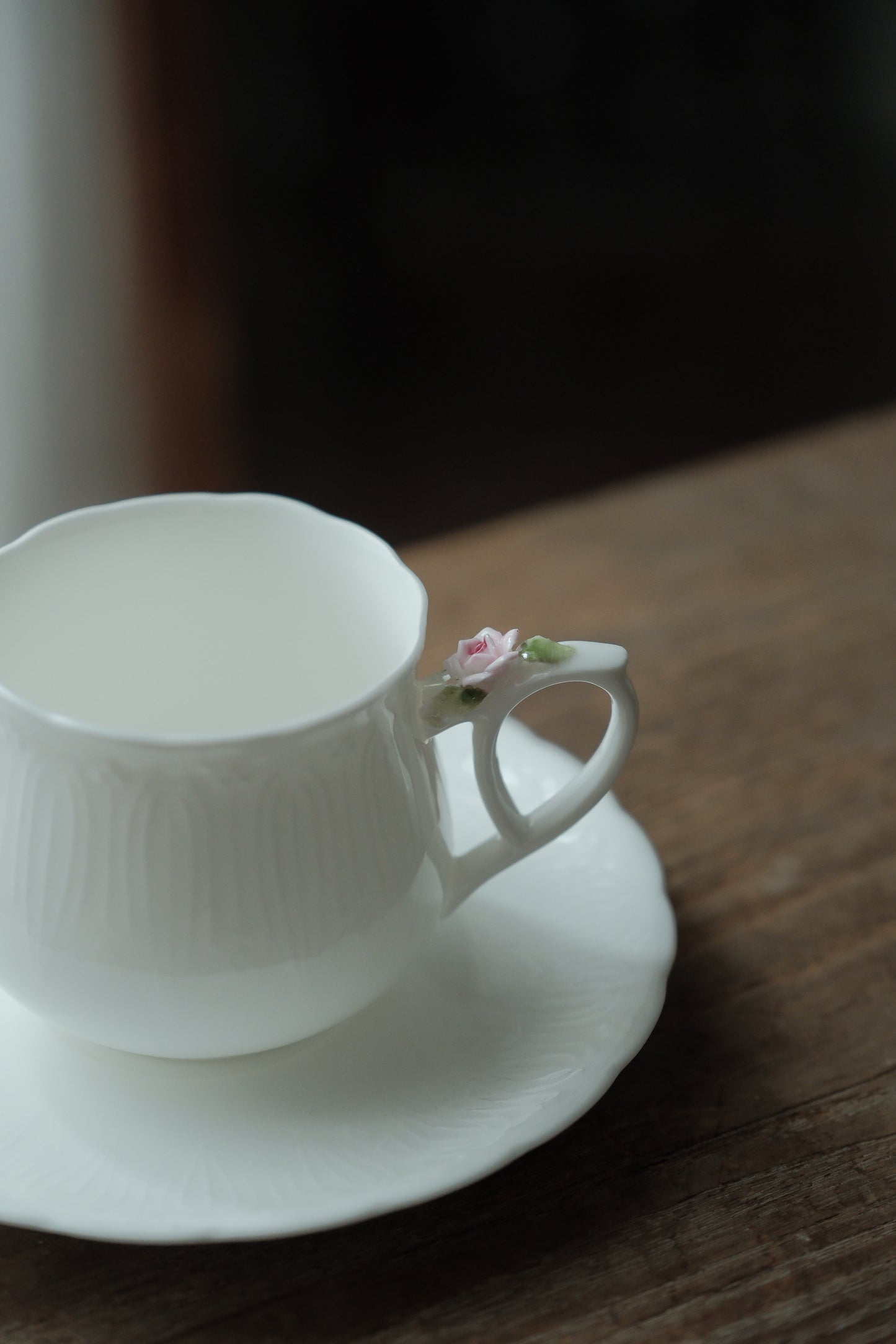 日本製·白浮雕玫瑰花骨瓷咖啡杯(200ml)