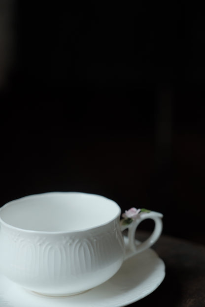 (闊口)日本製·白浮雕玫瑰花骨瓷咖啡杯(200ml)