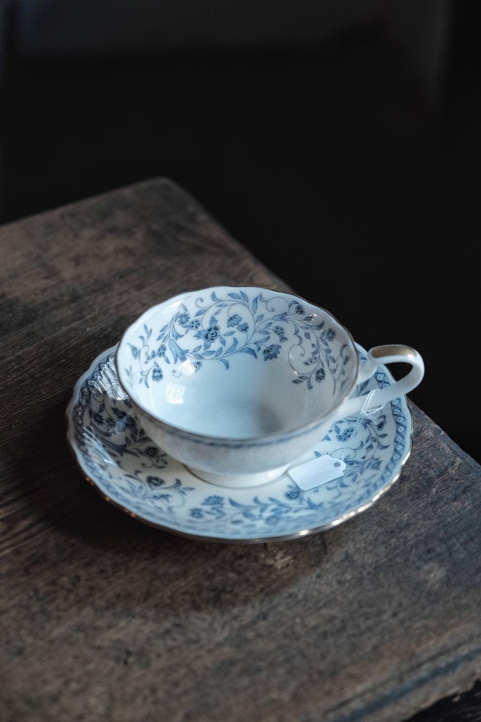 日本製嗚海NARUMI 內繪青花唐草型骨瓷闊口茶杯(220ml)