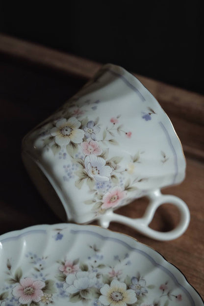 日本製·KEITO碎花描金花型骨瓷茶杯（180ml）