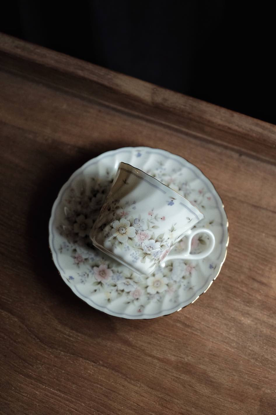 日本製·KEITO碎花描金花型骨瓷茶杯（180ml）