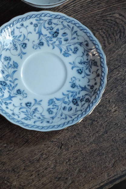 日本製嗚海NARUMI 內繪青花唐草型骨瓷闊口茶杯(220ml)
